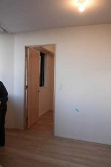 建具を3枚連動引戸に変更し、開放的＆フレキシブルな空間に